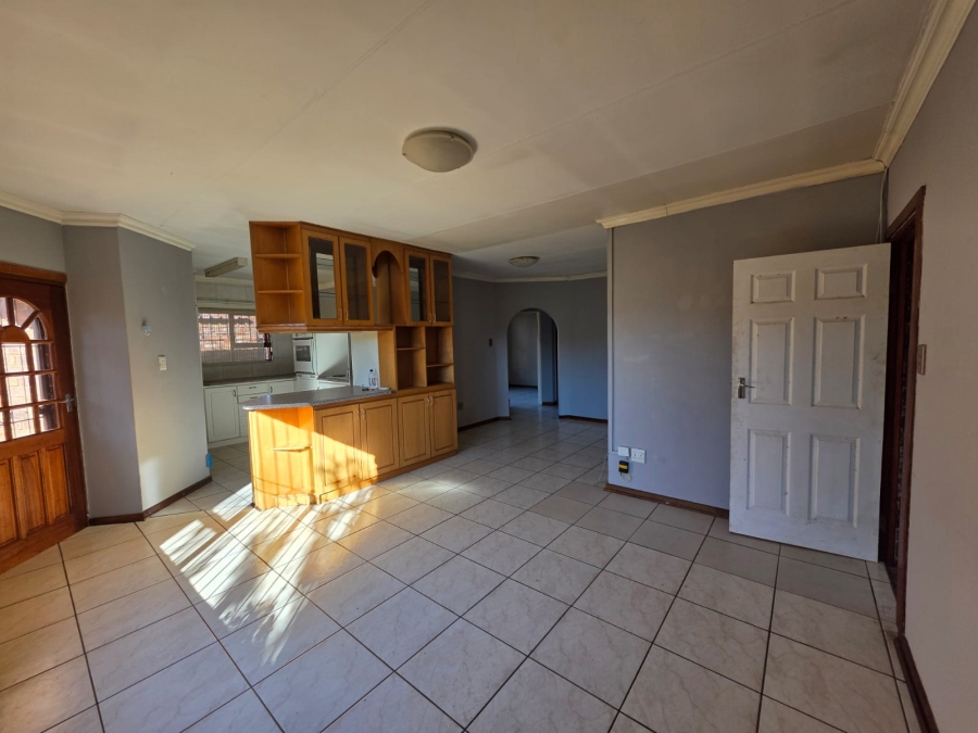 To Let 3 Bedroom Property for Rent in Langenhovenpark Free State